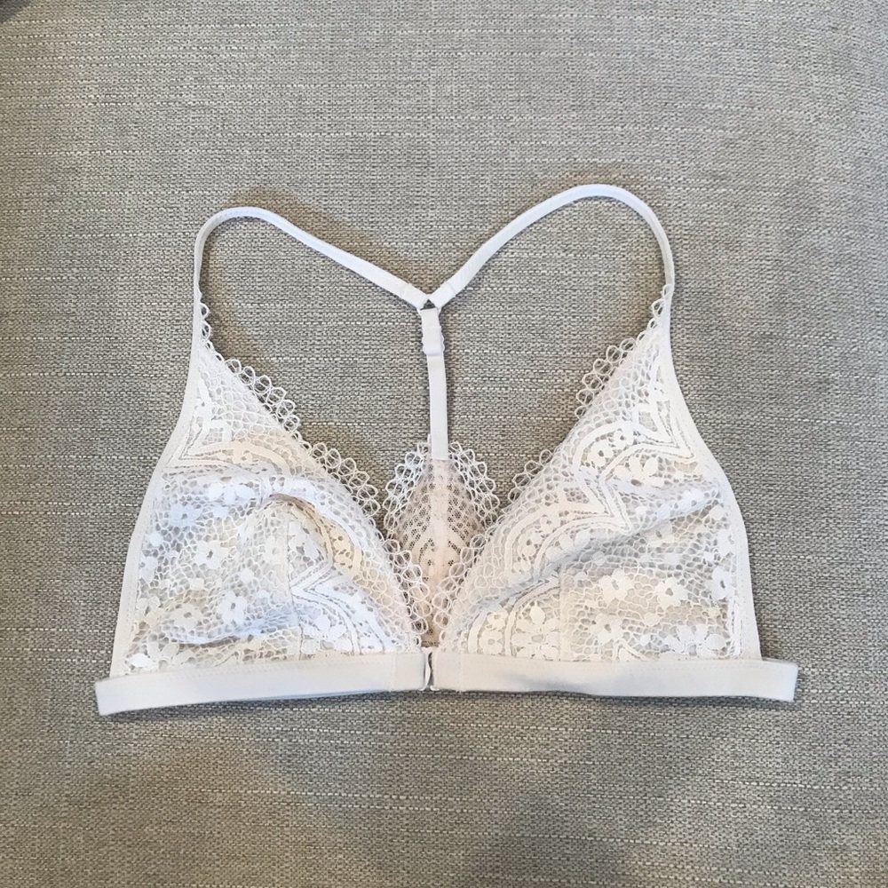 Victoria’s Secret Ivory Lace Bralette